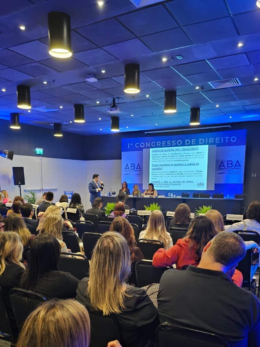 Diego Valadares durante palestra no congresso da ABA