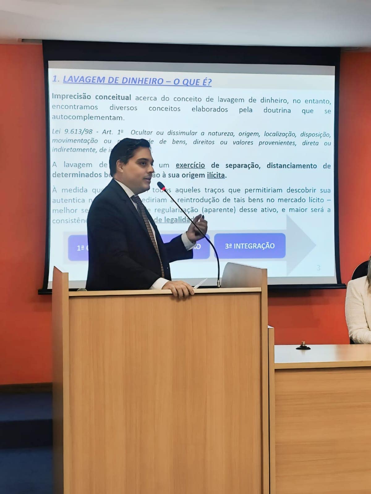 Diego Valadares durante a palestra no Compliance Day
